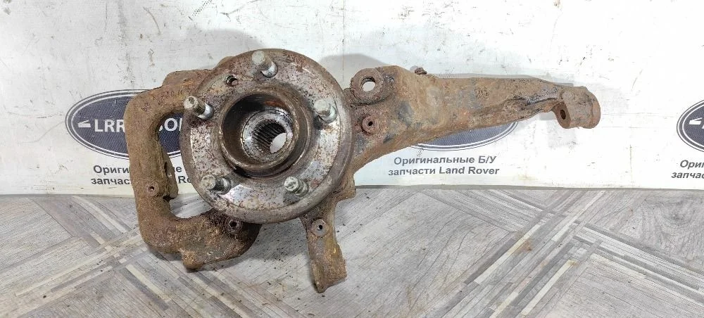 Кулак передний правый  Range Rover Sport L320 05+