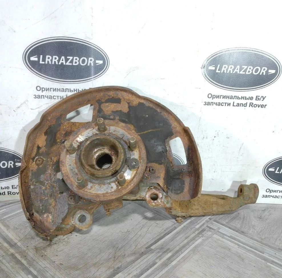 Кулак передний левый  Range Rover Sport L320 05-09