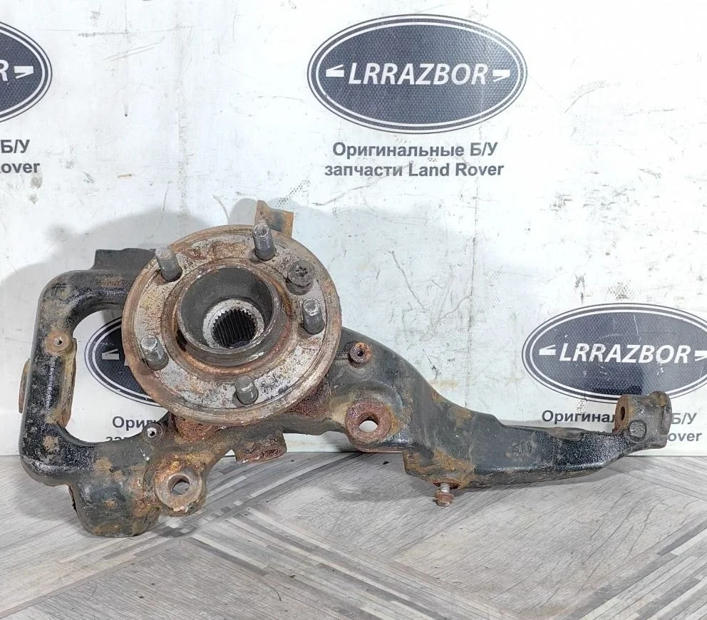 Кулак передний левый  Range Rover Sport L320 05-09