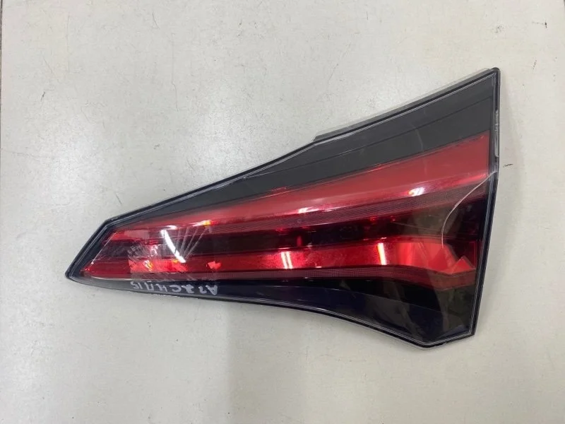 Фонарь задний правый Toyota Rav4 CA40