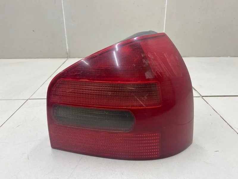 Фонарь задний правый Audi A3 8L1 ХЭТЧБЕК (3ДВ) AEH