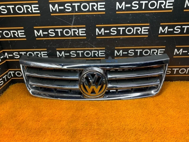 Решетка радиатора Volkswagen Touareg 2005 7L