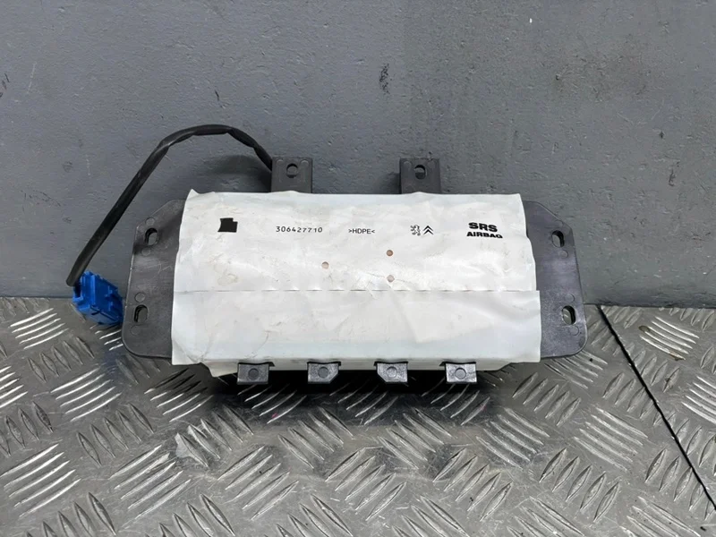Подушка в торпеду Citroen DS4