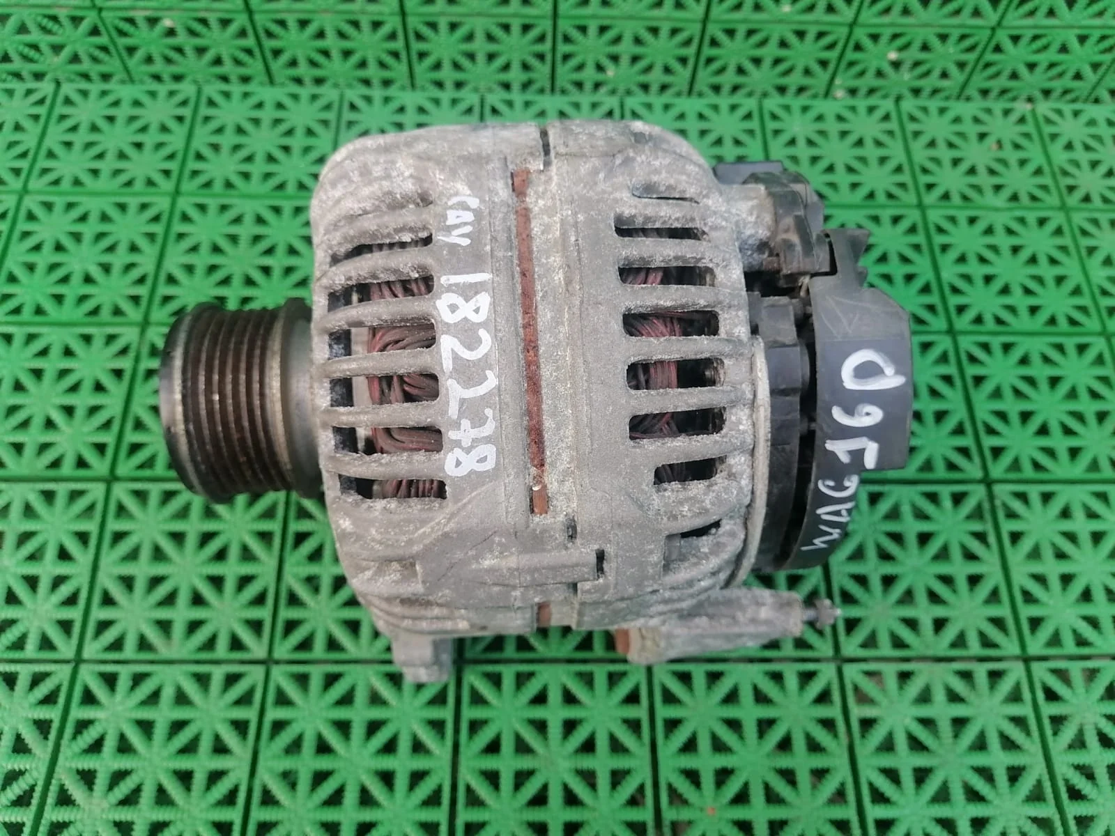 Генератор AUDI A3, SKODA OCTAVIA 1Z, VOLKSWAGEN GOLF 5/5+/6, JETTA 5/6, PASSAT B6/B7/CC, CADDY, TOURAN, TIGUAN 140A BSE 2004- 6 руч 4 ног выл шты б/у A3(2004-2013);GOLF 5(2004-2009);PASSAT B6(2005-2010);JETTA 5(2005-2009);TOURAN(2003-2010)