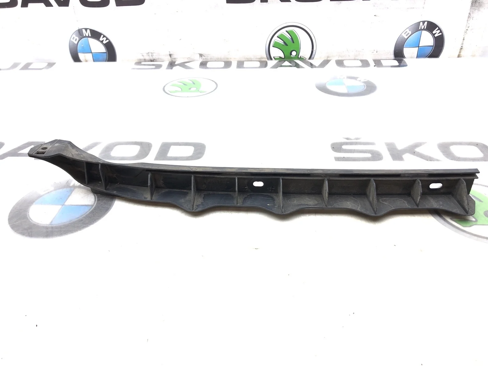 Направляющая бампера Skoda Octavia 2011 1Z5807863 A5 (1Z) 1.6 BSE, задняя левая