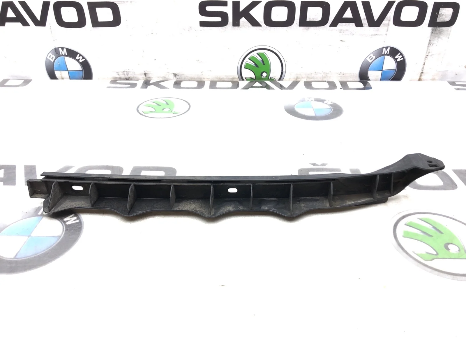 Направляющая бампера Skoda Octavia 2011 1Z5807864 A5 (1Z) 1.6 BSE, задняя правая
