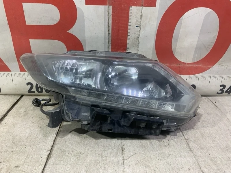 Фара передняя правая Nissan X-Trail 3 T32