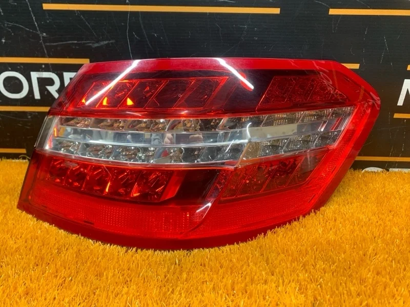 Фонарь задний Mercedes-Benz -class 2009 W212