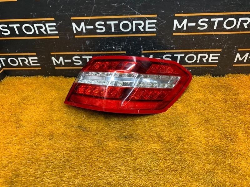 Фонарь задний Mercedes-Benz -class 2011 W212
