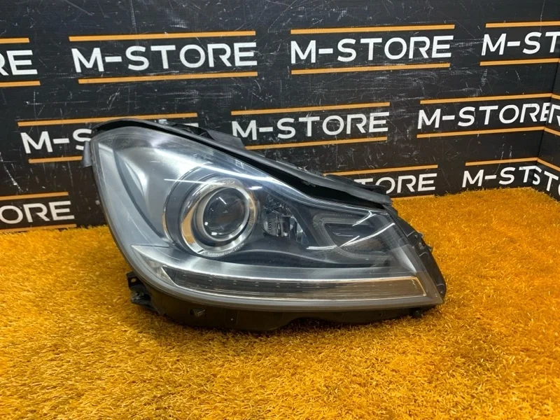Фара Mercedes-Benz -Class 2013 W204