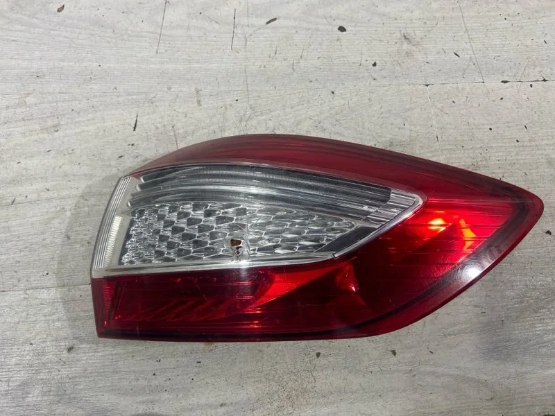 Фонарь задний наружный правый Ford Mondeo 4