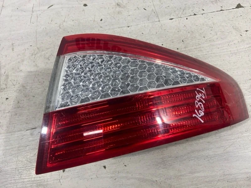 Фонарь задний наружный правый Ford Mondeo 4