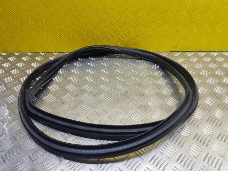 Уплотнитель багажника Toyota Rav 4 (Ca40) (2012-2019) 2013 6788142060 2.0 D 1ADFTV