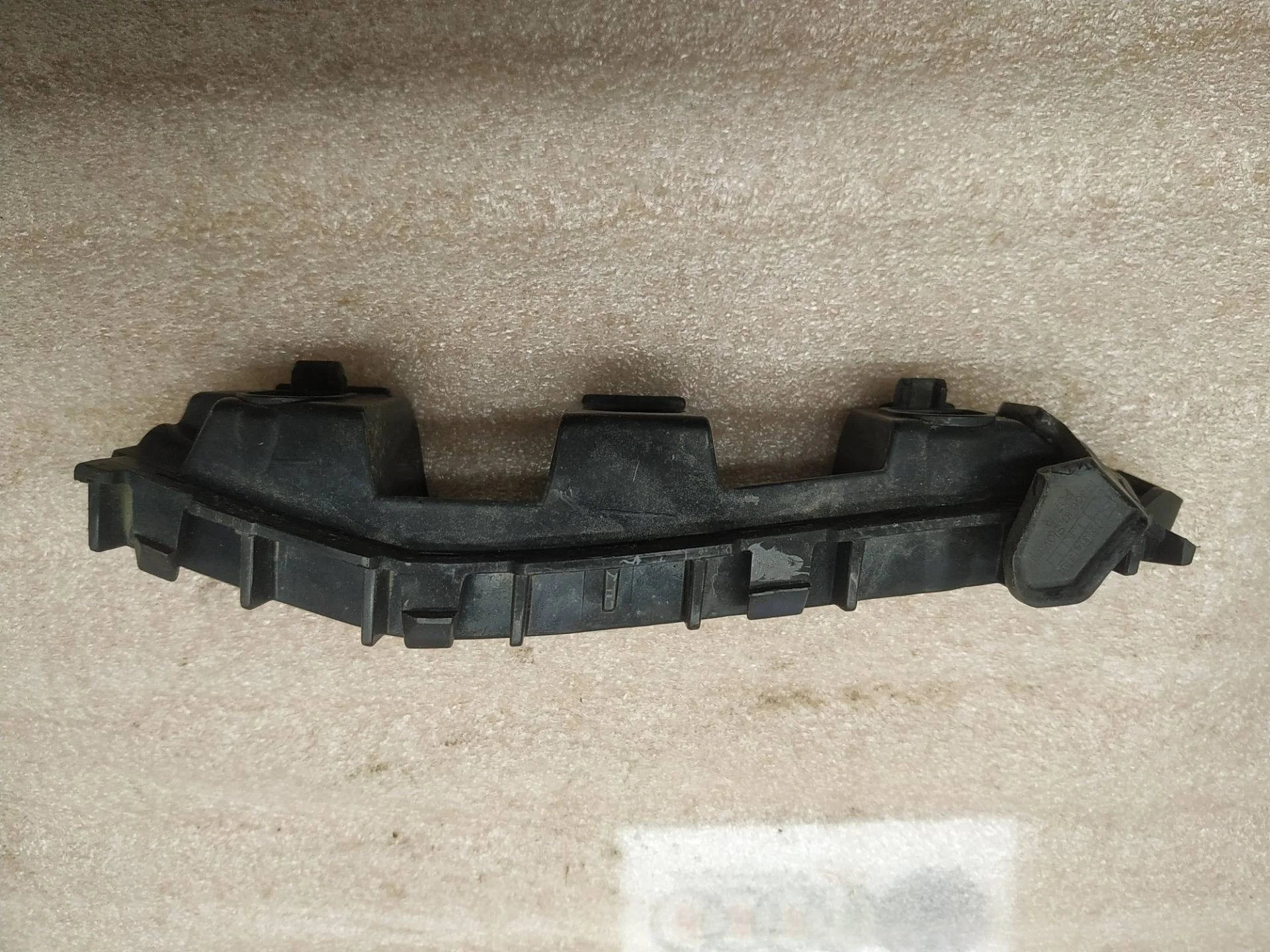 крепление переднего бампера правое Volkswagen Touareg 2 7P6 2011