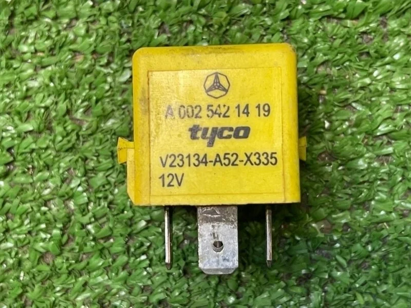 Реле Mercedes Benz -Class 1999 W210