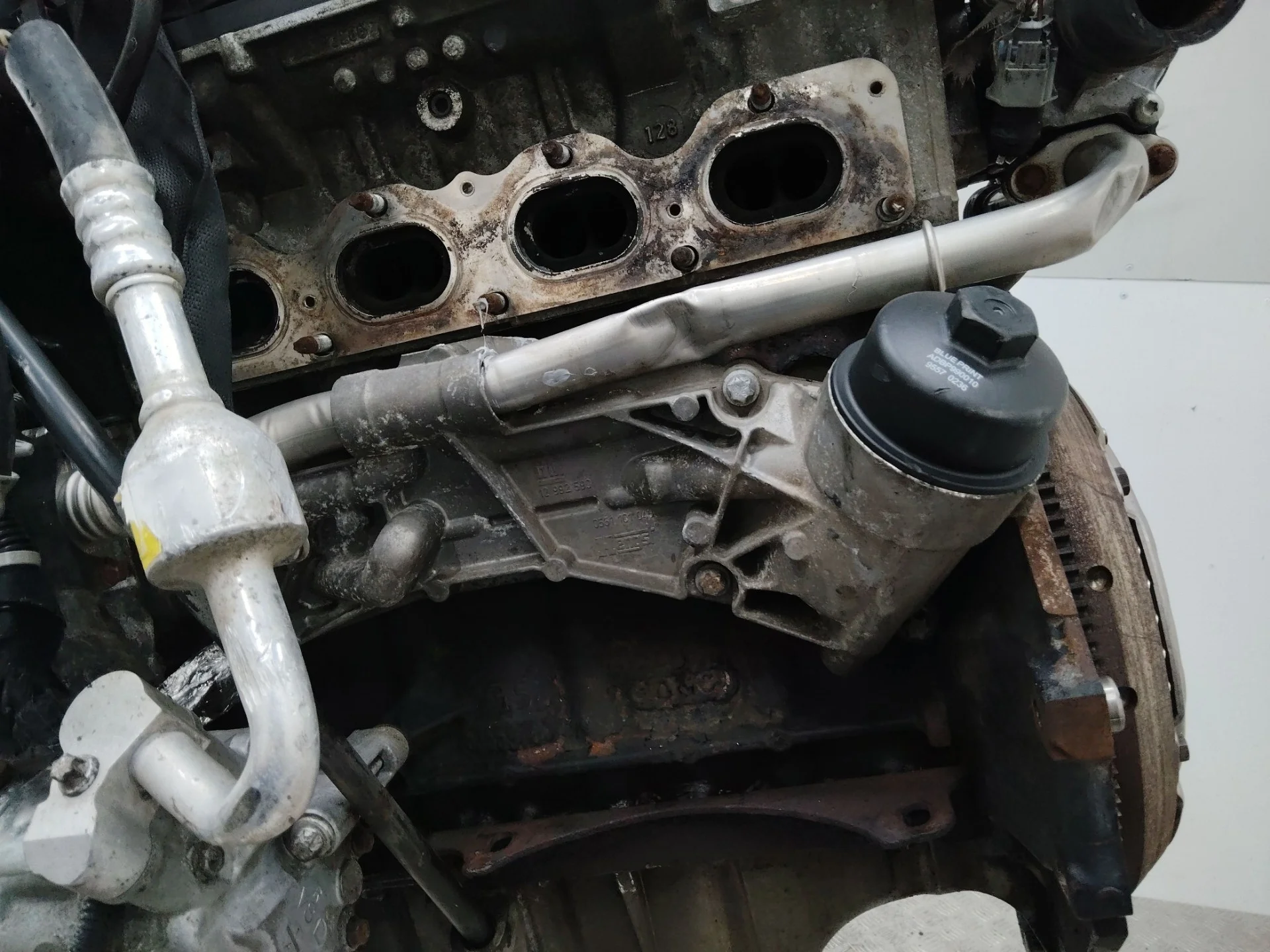 корпус масляного фильтра Opel Zafira 2 поколение (B)