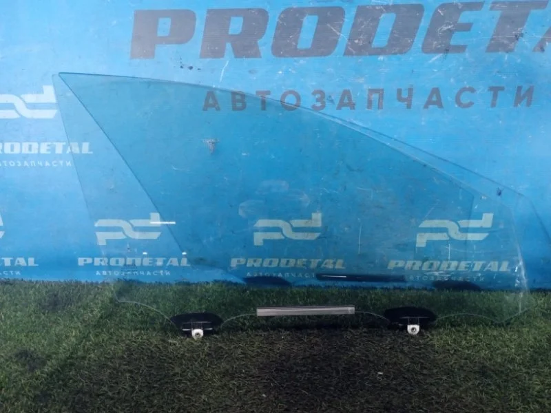 Стекло двери переднее правое Toyota Rav4 КРОССОВЕР