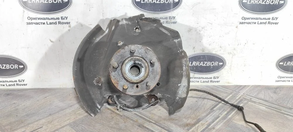 Кулак передний правый Range Rover L322 02-09