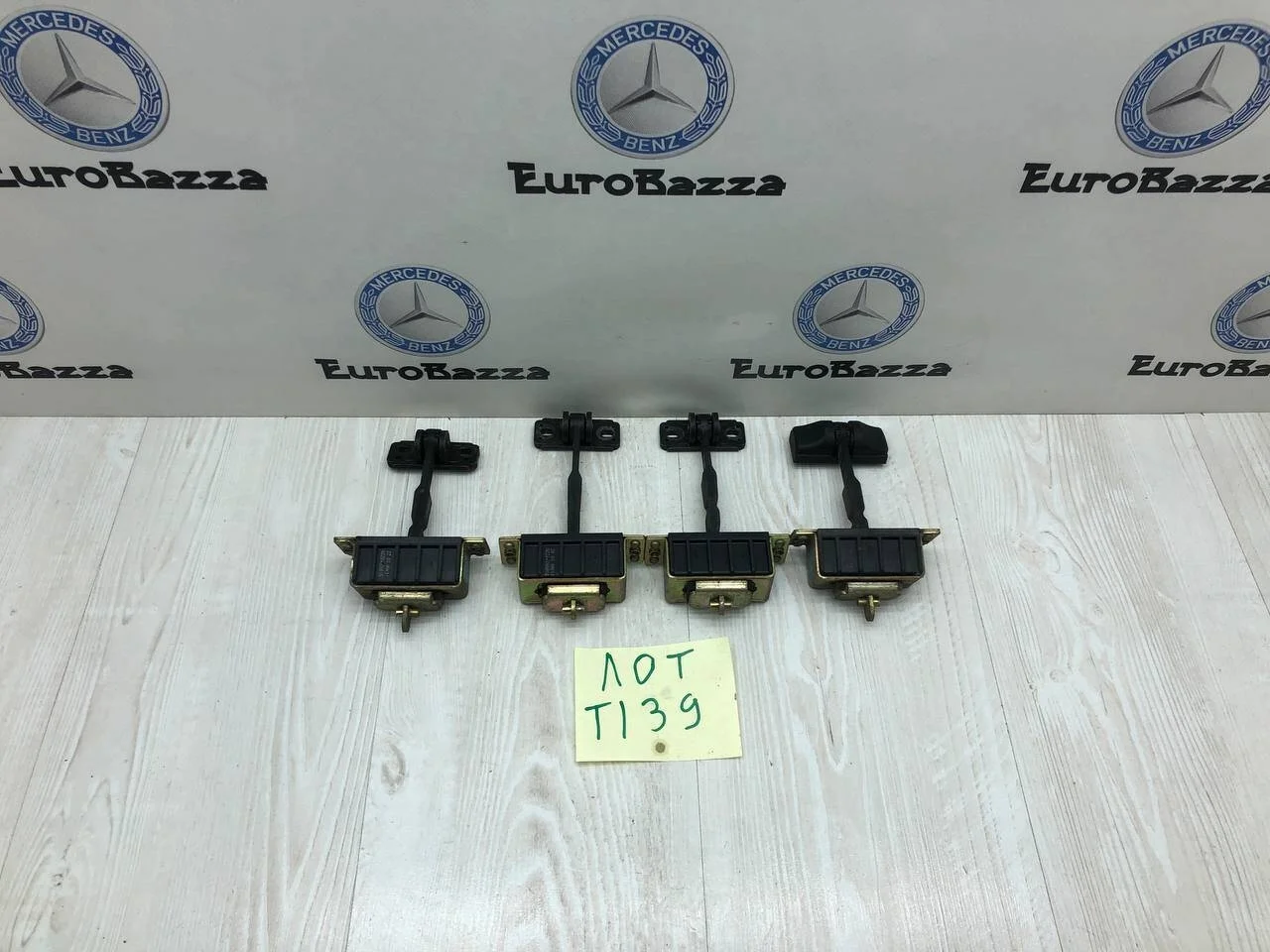 Ограничитель двери Mercedes W220