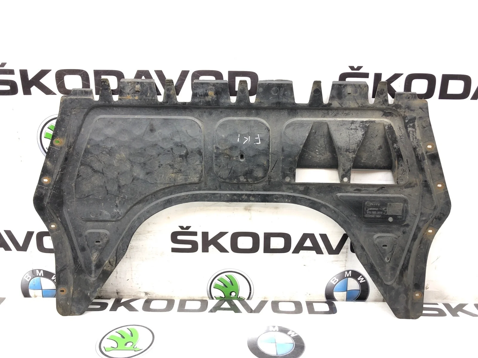 Пыльник двигателя Skoda Octavia 2011 1K0825237J A5 (1Z) 1.6 BSE