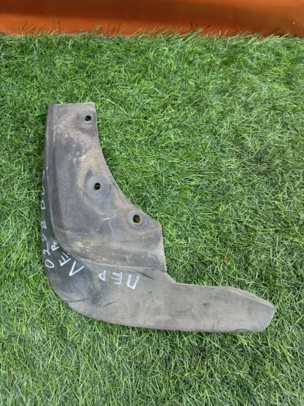 Брызговик Renault Duster 2013 638535922R F4R, передний левый