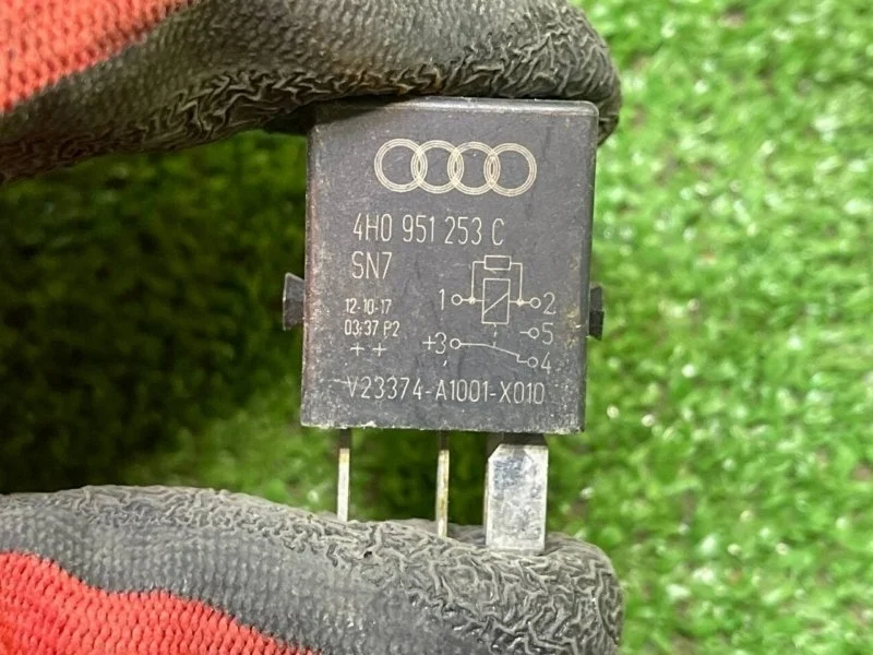 Реле Audi A6 C7 2013