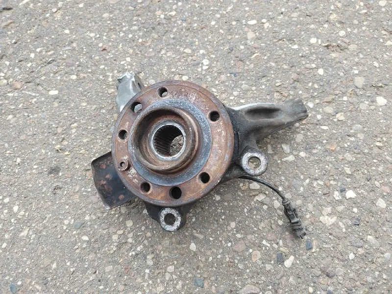 Поворотный кулак Opel Vectra 2004