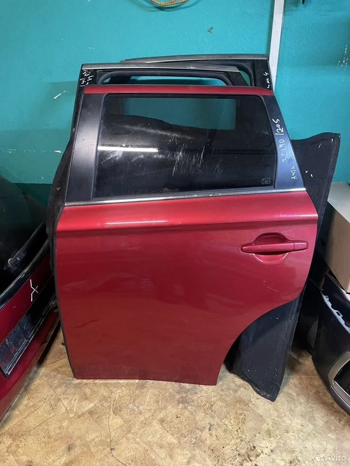 Дверь задняя левая mitsubishi outlader 3 12-22