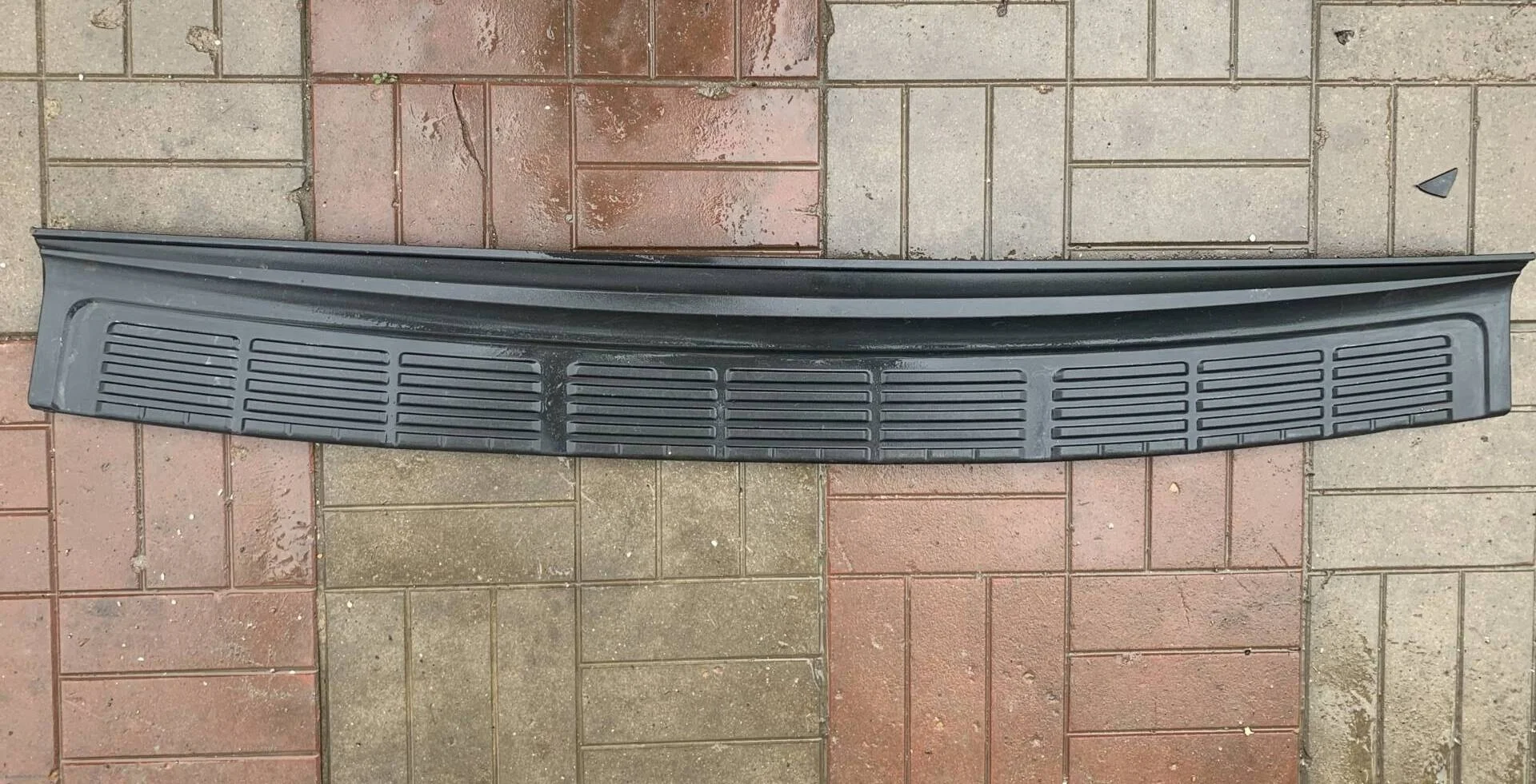 Накладка заднего бампера Toyota Land Cruiser 200