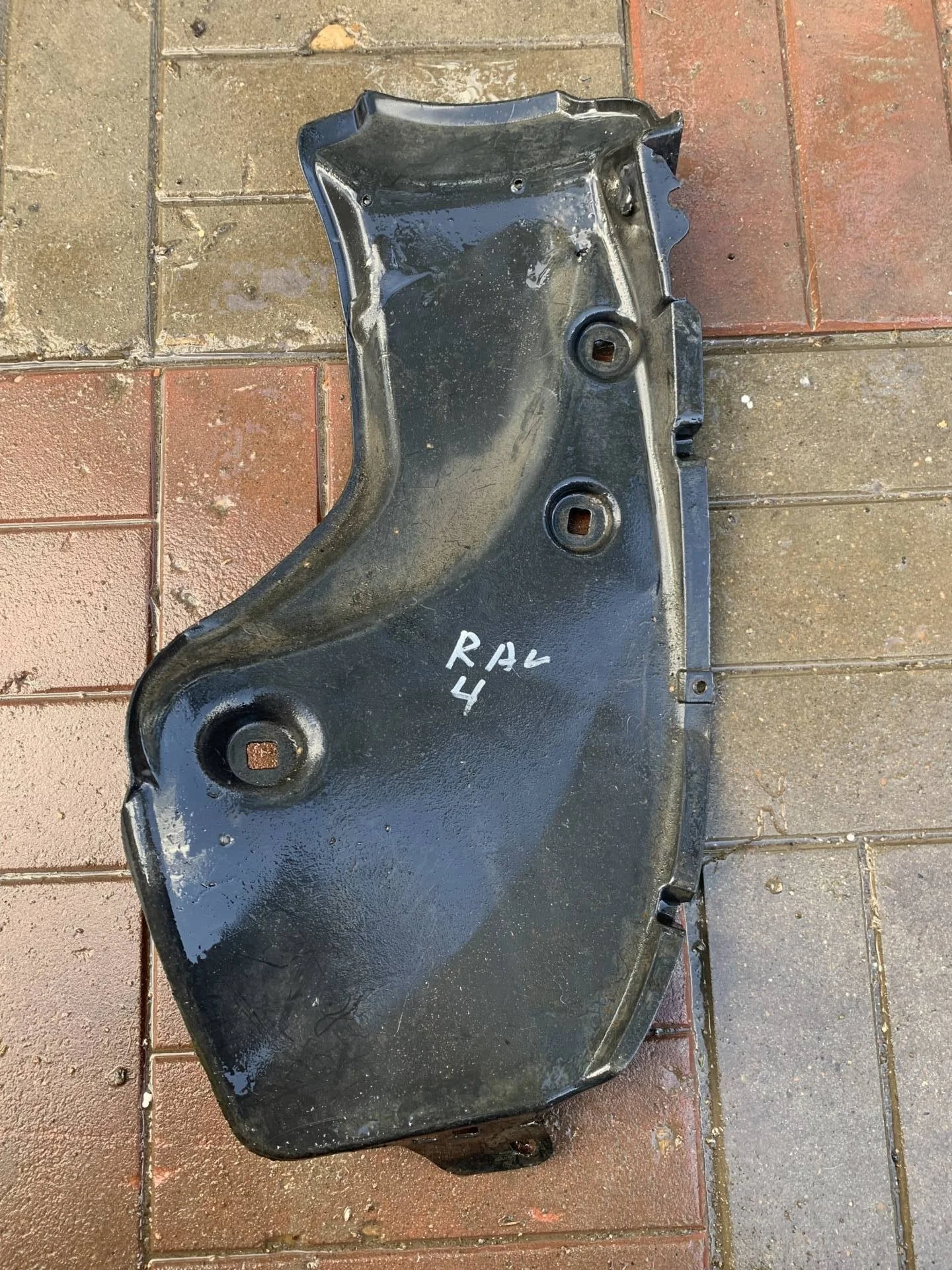 Подкрылок задний левый Toyota RAV 4