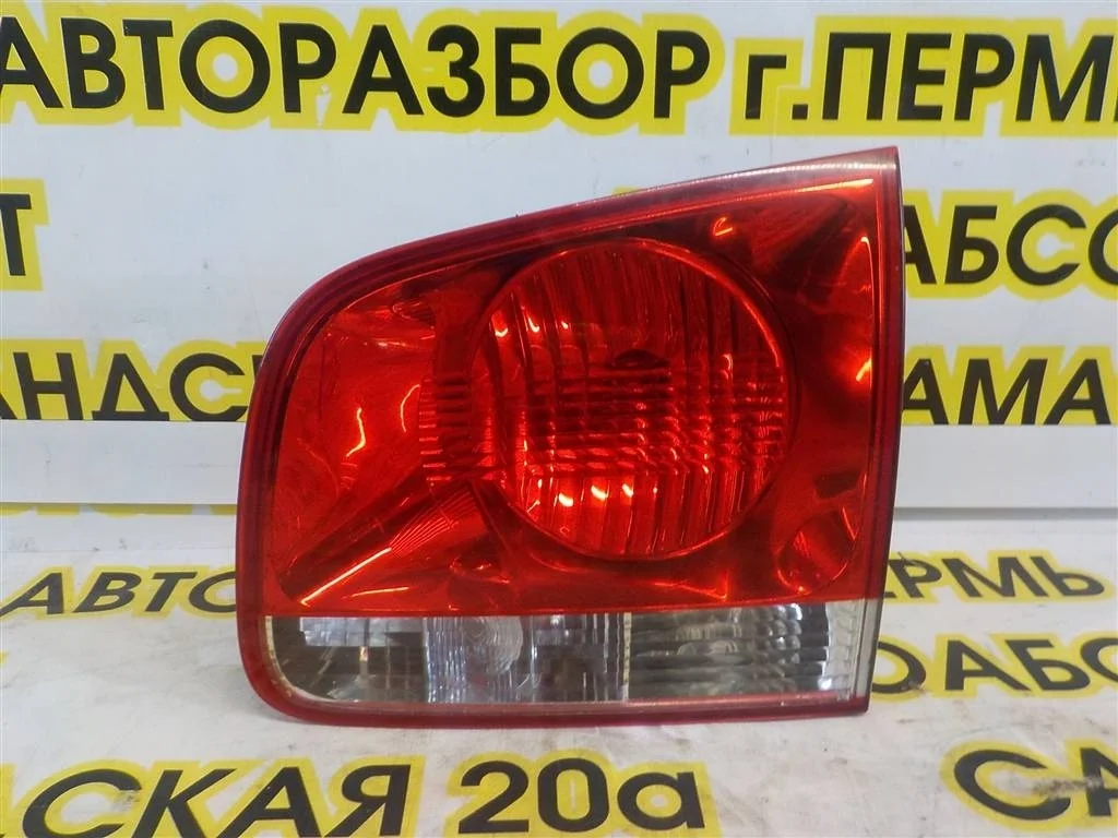 Фонарь задний внутренний правый Volkswagen Touareg I (7L) 2002-2010