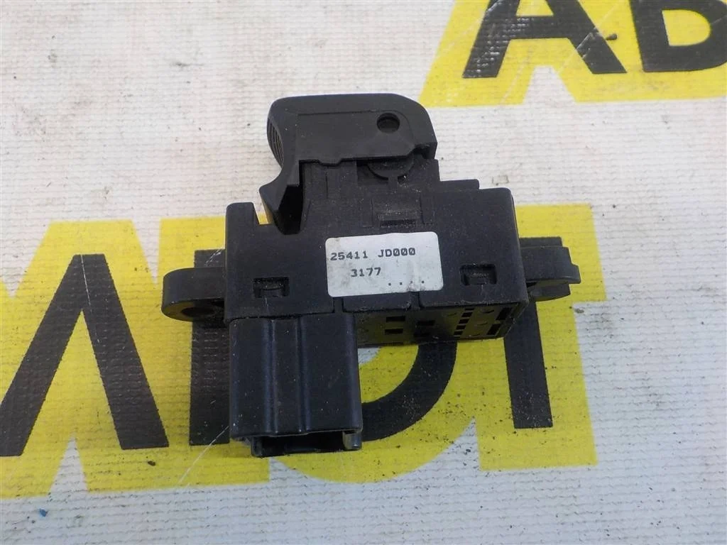 Кнопка стеклоподъемника Nissan Teana J32 (2008—2011)