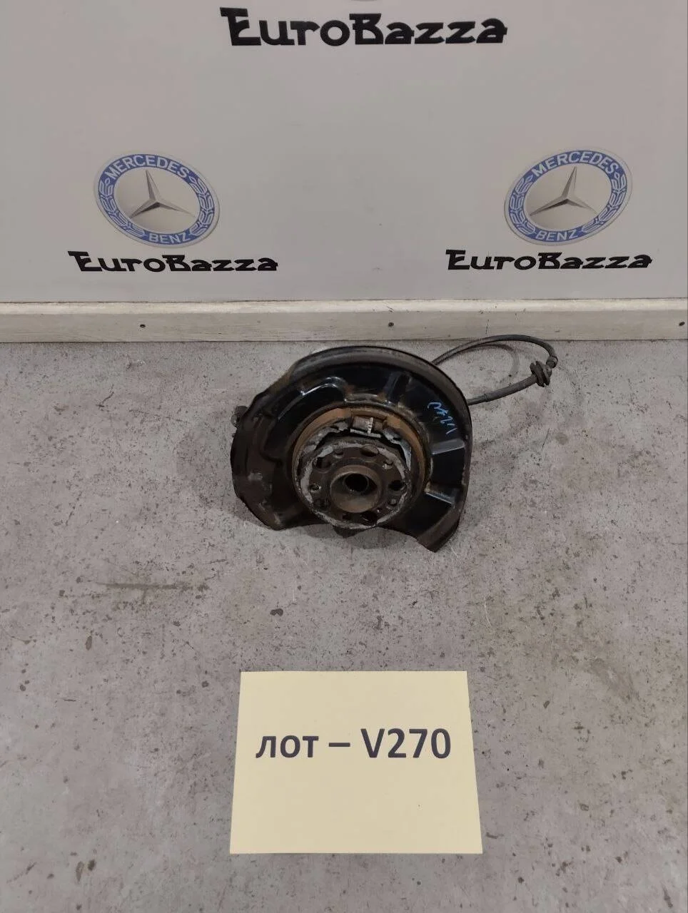Кулак задний правый Mercedes R230