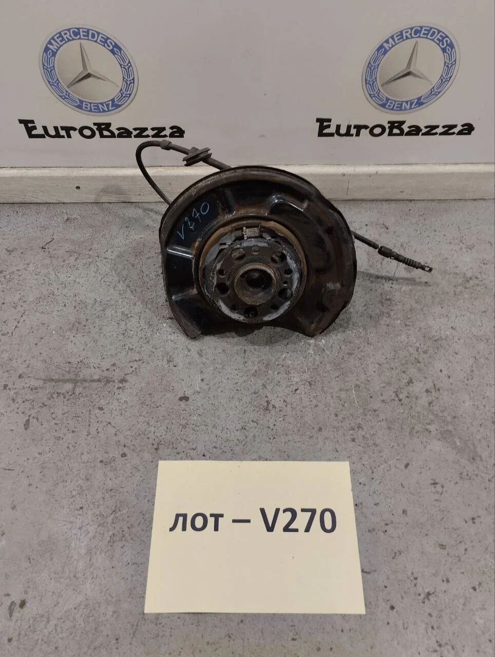 Кулак задний левый Mercedes R230