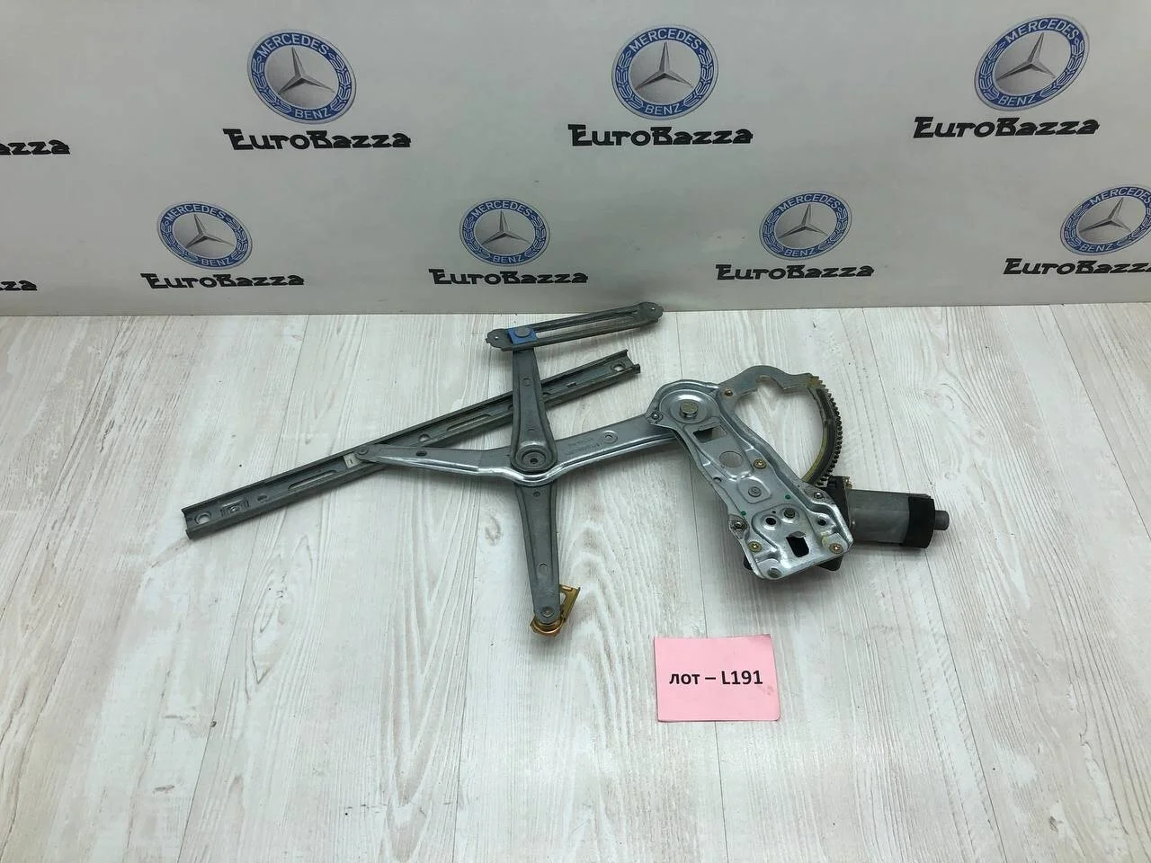 Стеклоподъемник левой двери Mercedes R170