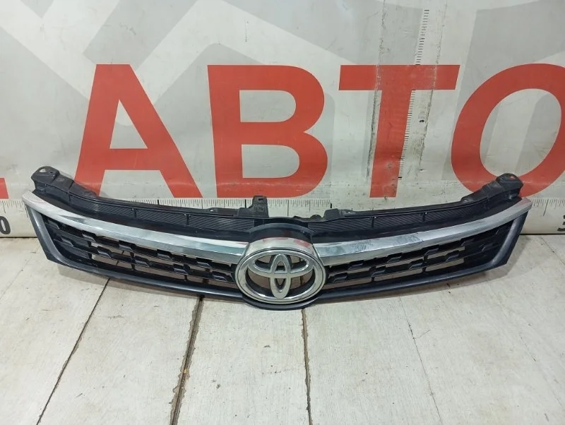 Решетка радиатора Toyota Camry V55 2017