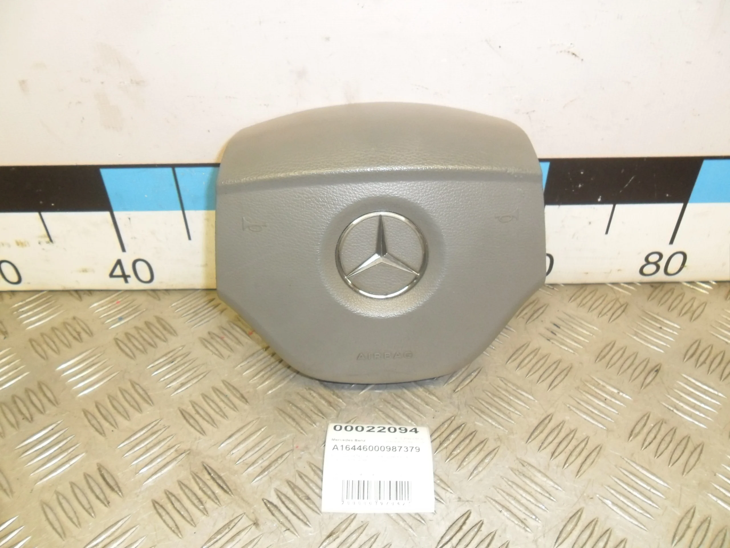 [Б/У] Подушка безопастности в рулевое колесо 4 спицы MB ML W164 2005-2011,MB GL-class X164 2006-20 - Потертости на лицевой стороне [Незначительные дефекты] [Код: 00363280 ]