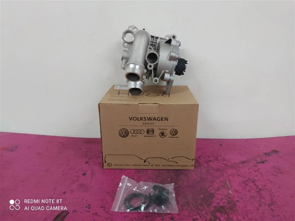Помпа водяной насос Audi A4 B8 A5 1,8 06H121026CC