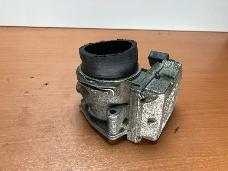 Дроссельная заслонка Volkswagen Passat B5+ 2001-2005 03G128063 2.0 BHW