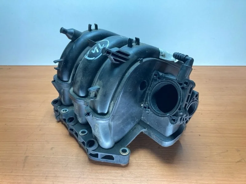 Коллектор впускной Skoda Fabia 1 2006 03E129711C 1.2 BME