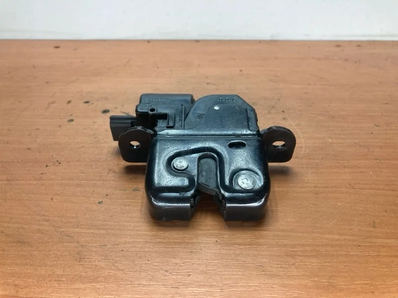 Замок крышки багажника Renault Duster 2010-2020 905030010R