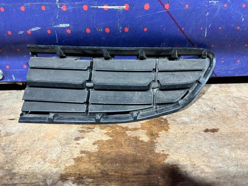 Заглушка бампера Toyota RAV4 2013-2015 40
