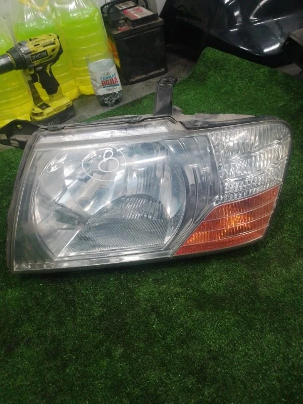 Фара галогеновая Mitsubishi Pajero 3 2004 V60-V70