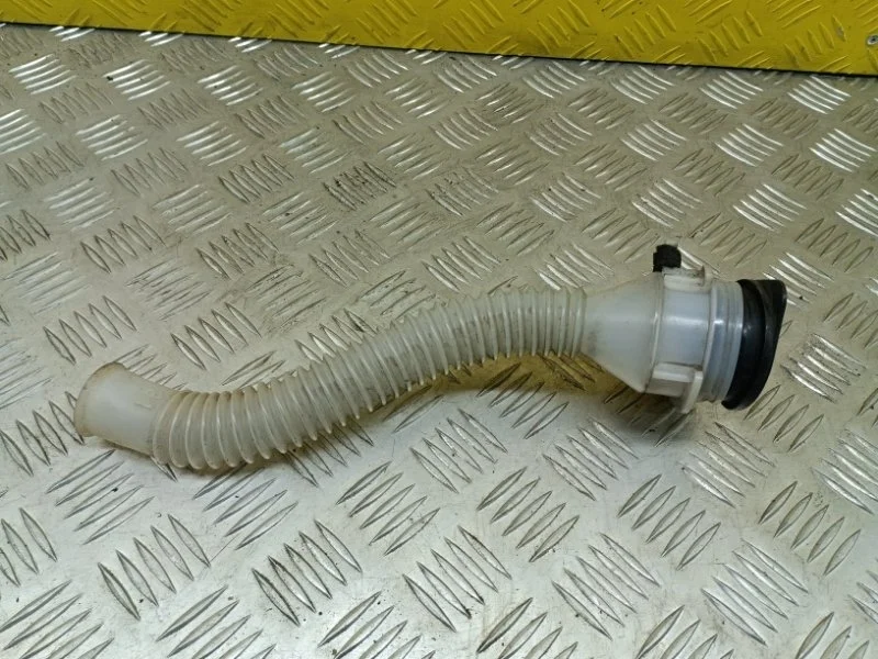 Горловина бачка омывателя Toyota Rav 4 (XA30) (2005-2014) 2006