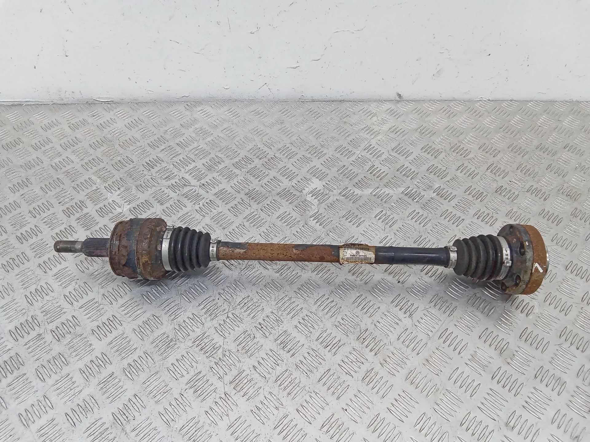 полуось задняя левая Volkswagen Touareg 1 поколение