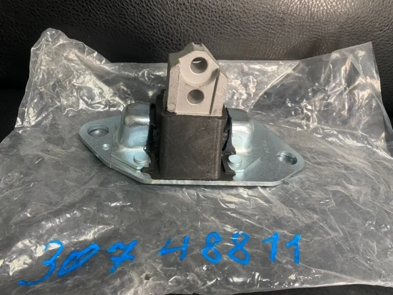 Подушка двигателя Volvo S60 S80 V70 Xc70 Xc90 2007 30748811