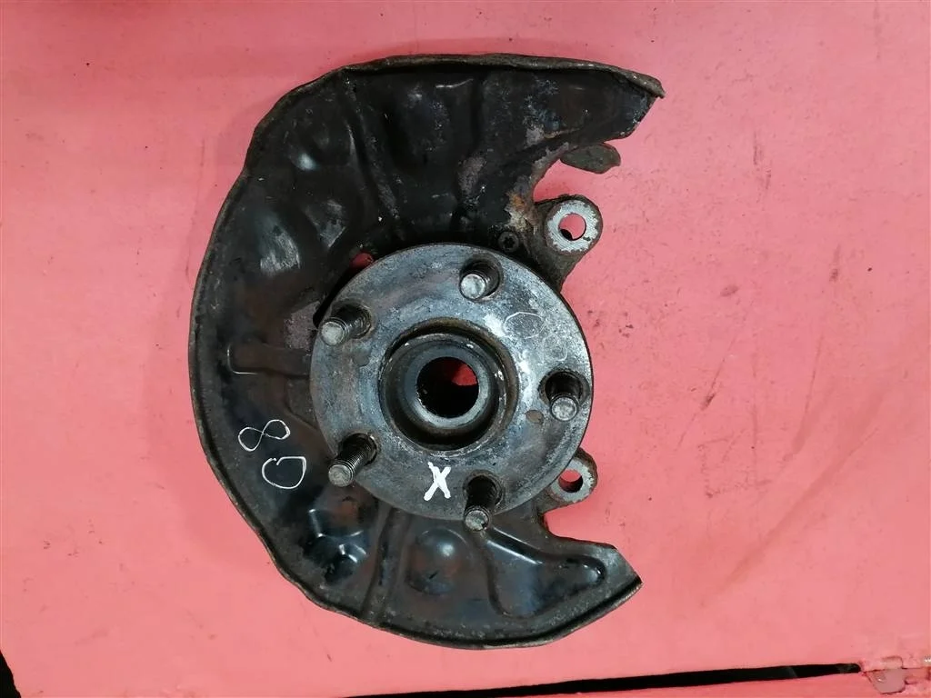 кулак поворотный Toyota Avensis II 2003-2008