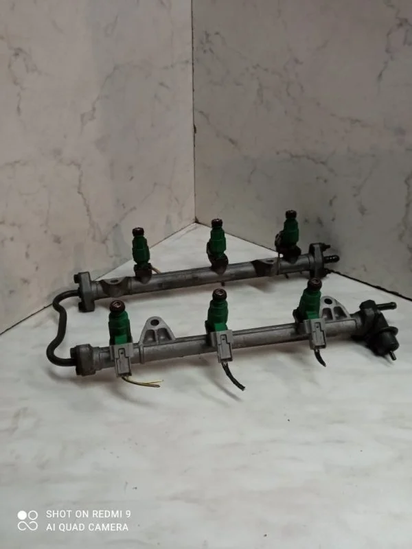 Топливная рейка Hyndai Santa Fe 2005