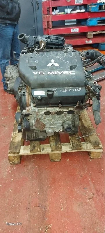 Двигатель Mitsubishi 3.0
