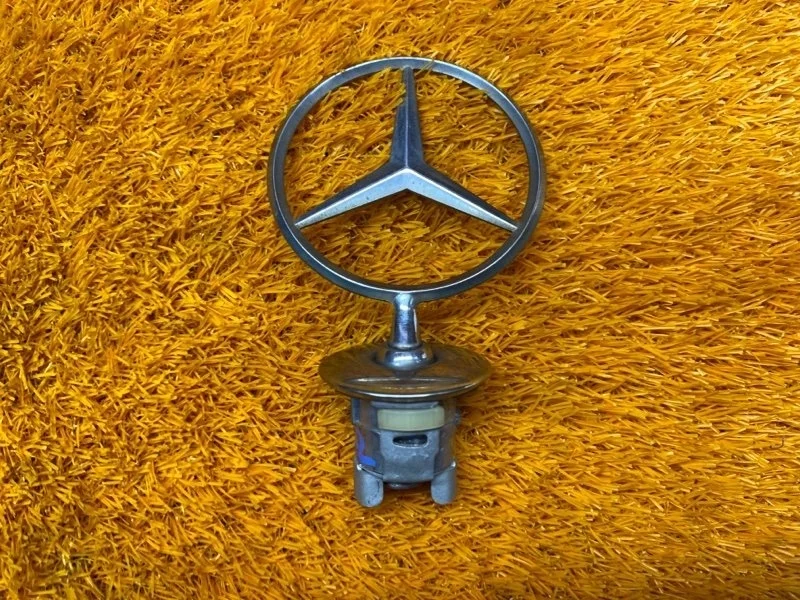 Эмблема на капот Mercedes-Benz -class 2013 W212